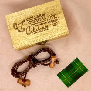 Collar Insignia De Madera De Sequoia con caja