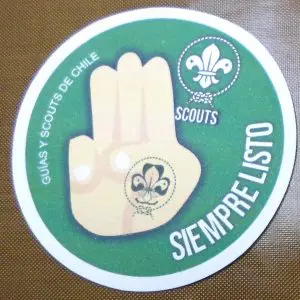 ADHESIVO SCOUTS SALUDO (2024)